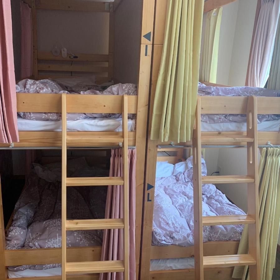Guesthouse Zink Sado Bagian luar foto