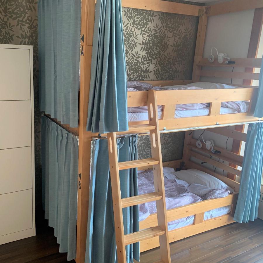Guesthouse Zink Sado Bagian luar foto