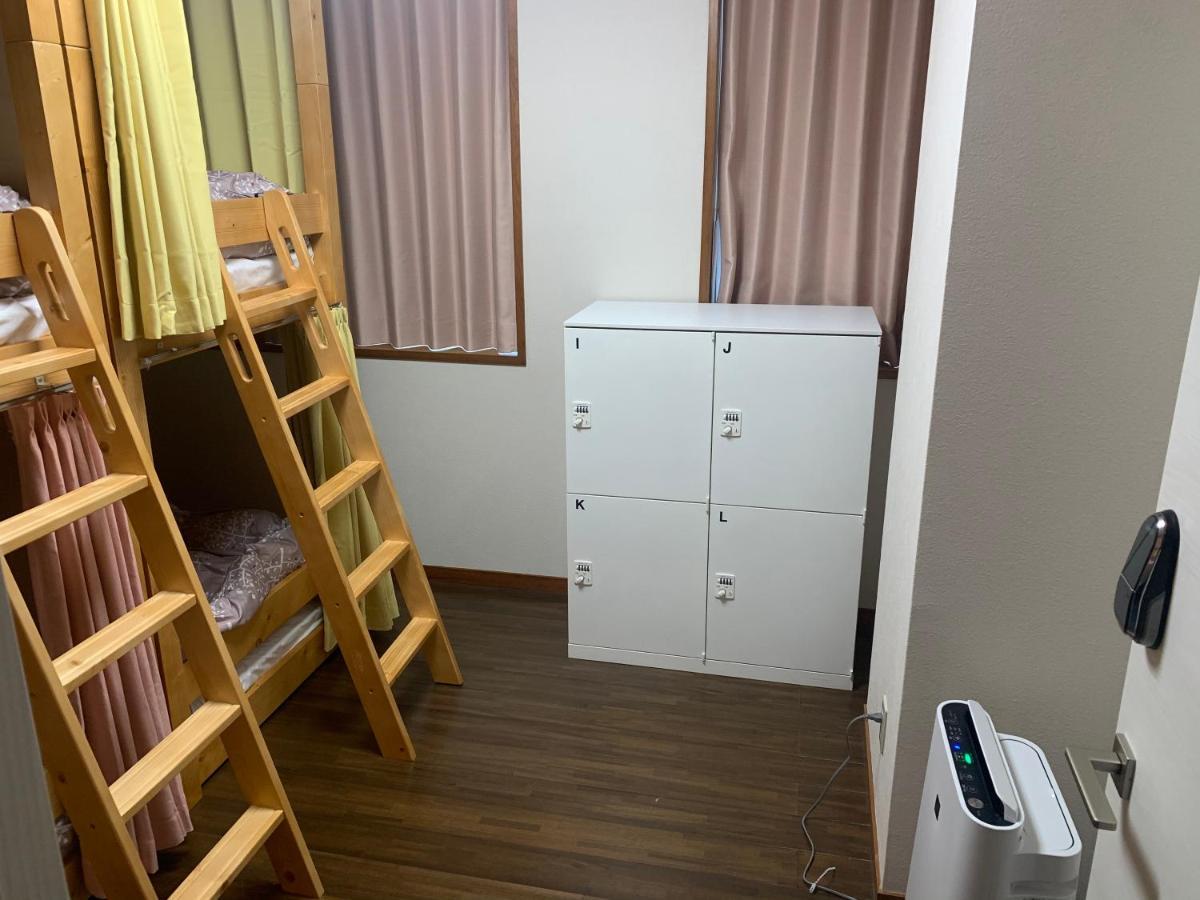 Guesthouse Zink Sado Bagian luar foto