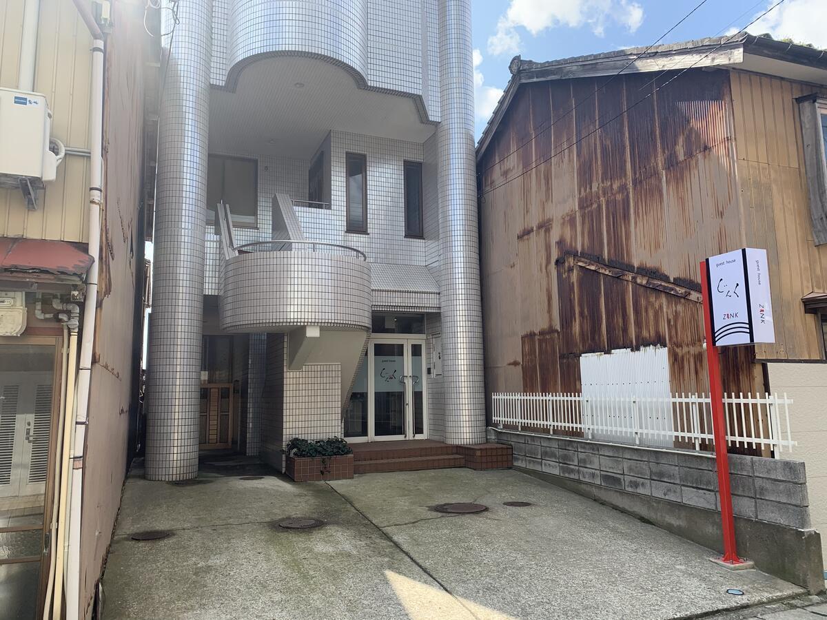 Guesthouse Zink Sado Bagian luar foto