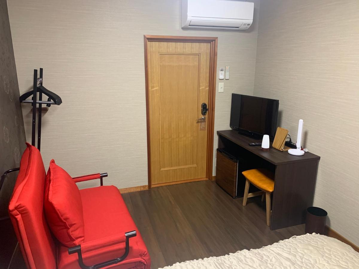 Guesthouse Zink Sado Bagian luar foto