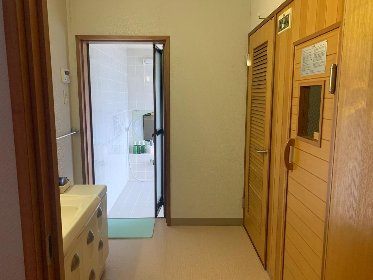 Guesthouse Zink Sado Bagian luar foto