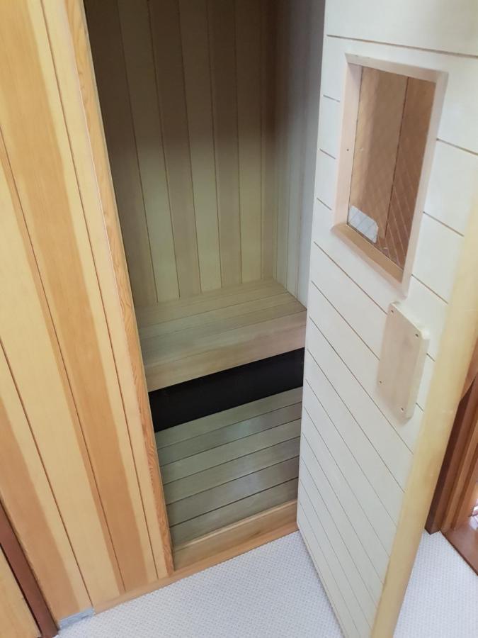 Guesthouse Zink Sado Bagian luar foto