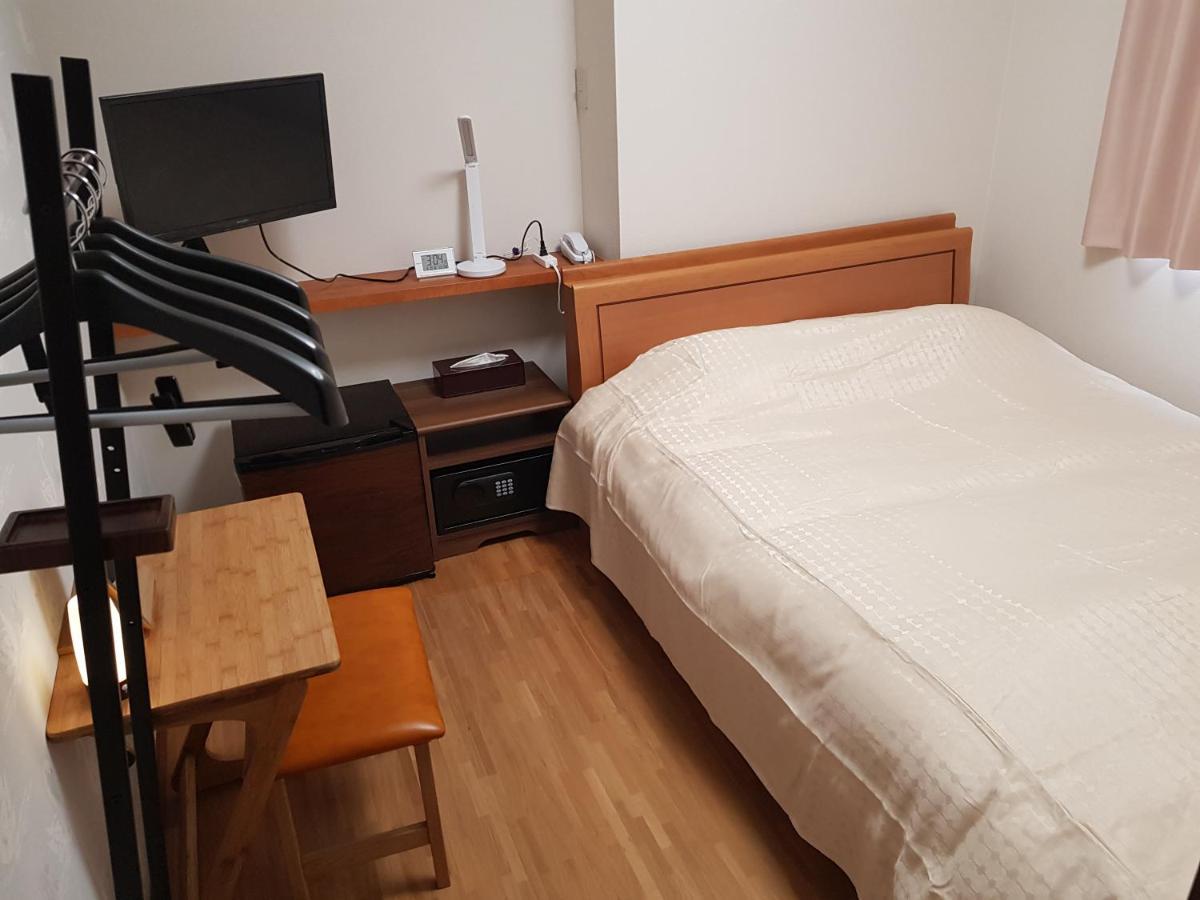 Guesthouse Zink Sado Bagian luar foto