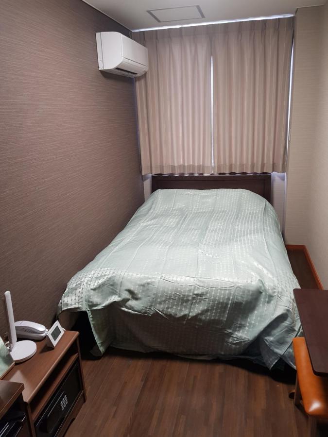 Guesthouse Zink Sado Bagian luar foto