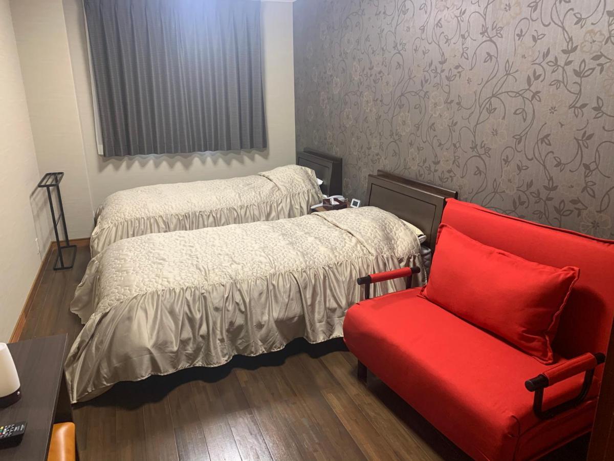 Guesthouse Zink Sado Bagian luar foto