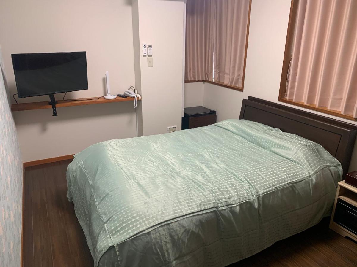 Guesthouse Zink Sado Bagian luar foto