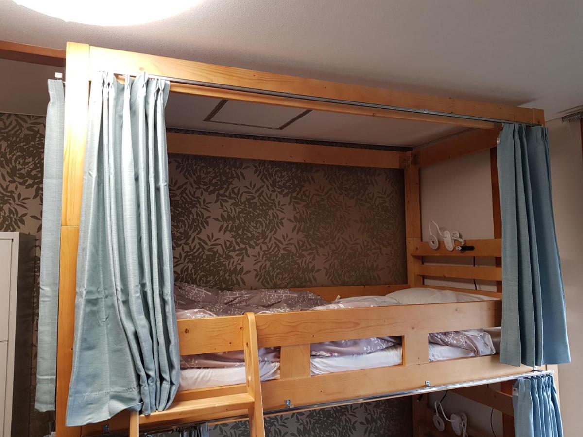 Guesthouse Zink Sado Bagian luar foto