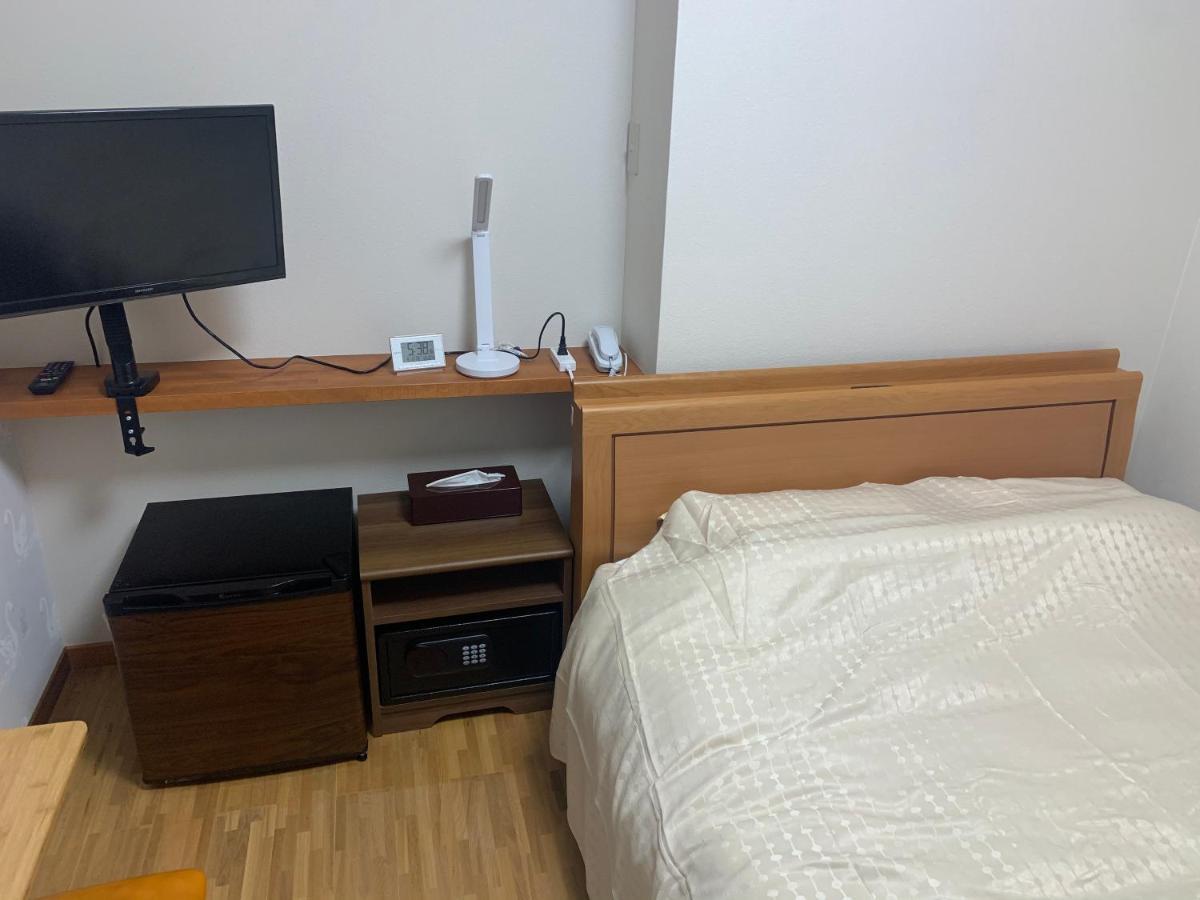 Guesthouse Zink Sado Bagian luar foto
