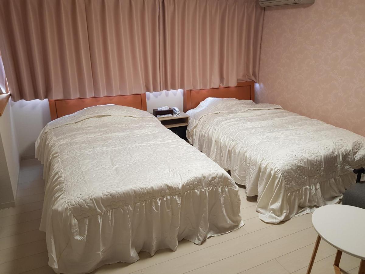 Guesthouse Zink Sado Bagian luar foto