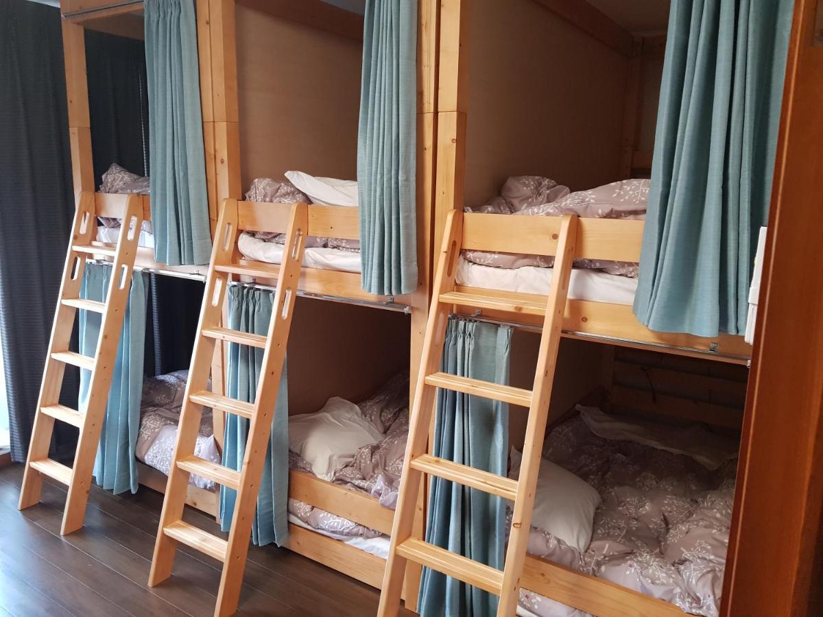 Guesthouse Zink Sado Bagian luar foto