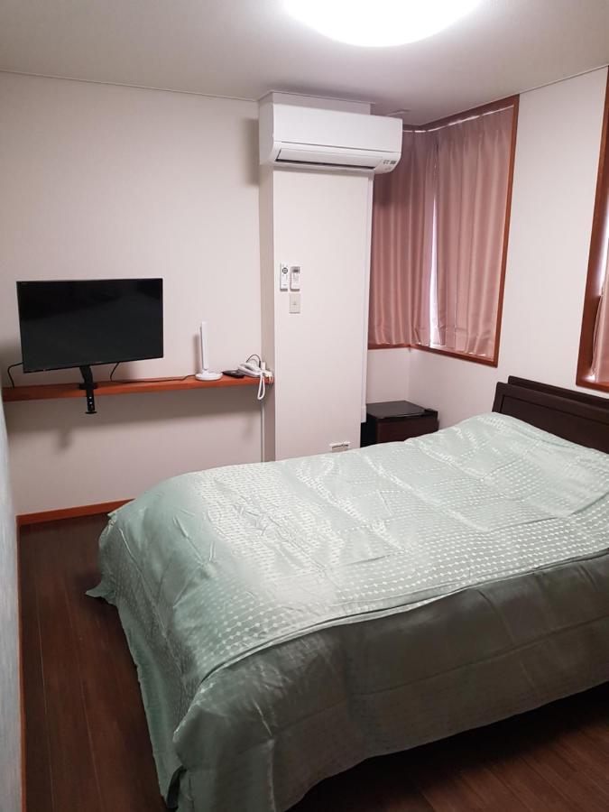 Guesthouse Zink Sado Bagian luar foto