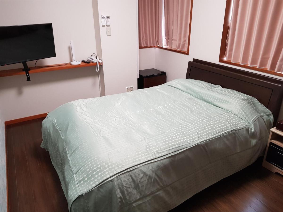 Guesthouse Zink Sado Bagian luar foto