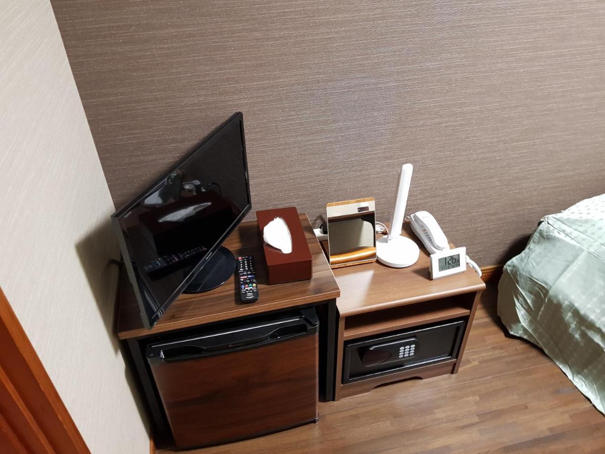 Guesthouse Zink Sado Bagian luar foto