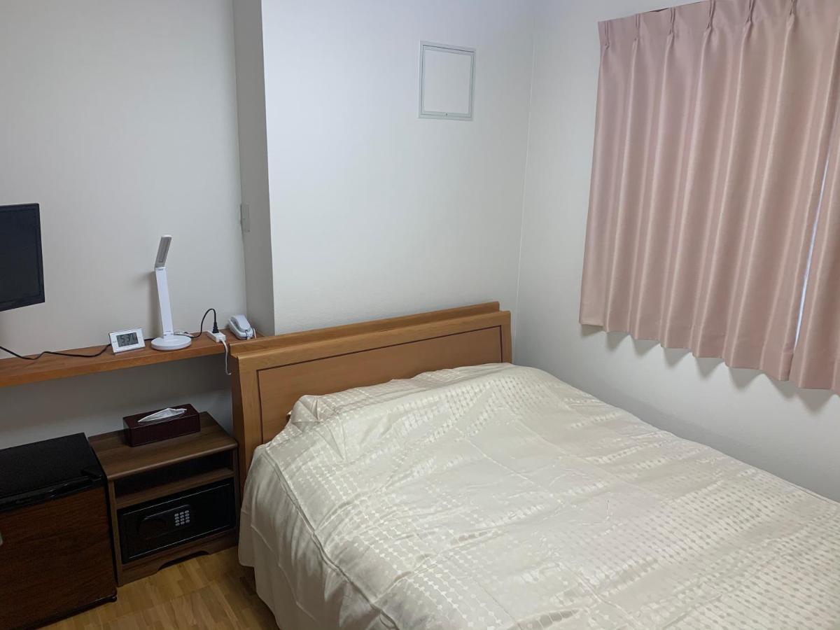 Guesthouse Zink Sado Bagian luar foto